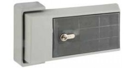 FERMETURE COMPOSITE AUTOMATIQUE A UN POING AVEC DECONDAMNATION INTERIEUR PAR COUP DE POING AVEC CLE